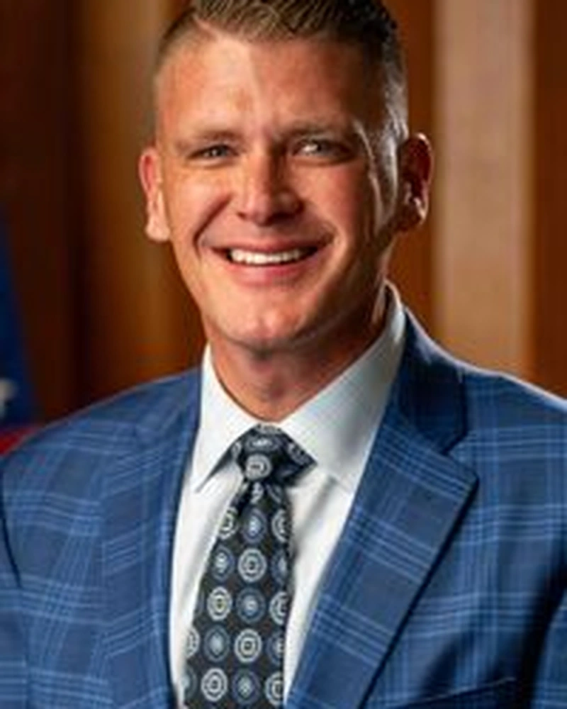 Jason E. Thompson portrait